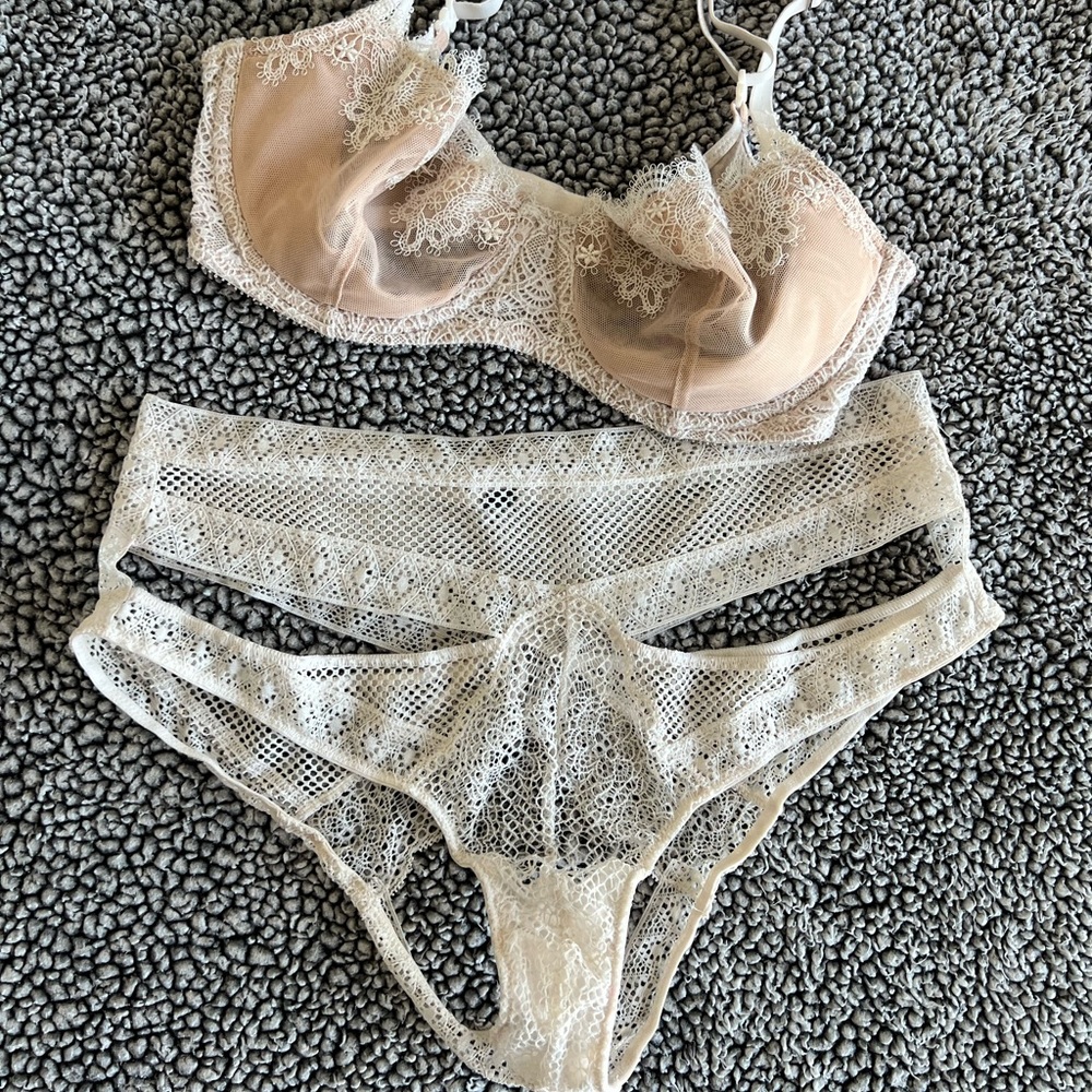 Tan Victoria’s Secret set.